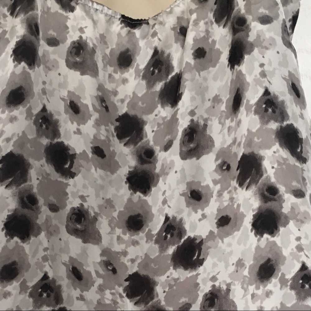 BLACK WHITE PRINT SEXY RUFFLE TOP - Picture 6 of 7